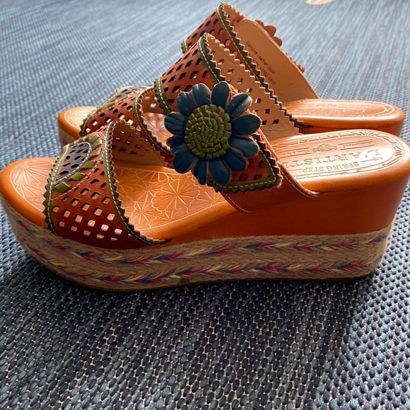 Espadrille wedge sandal by L’Artiste. Great summer sandal in a size 9 - Picture 3 of 10